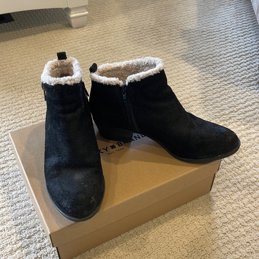 Lucky Brand Basel Sher Bootie Cozy Lined 8.5 Black Water Resistant